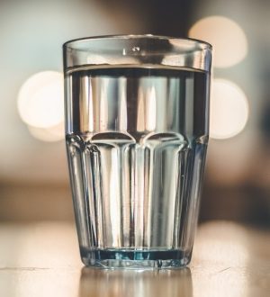 Полезно ли пить воду натощак